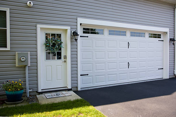 24/7 Emergency Garage Door Panel Replacement experts in North Randall, OH